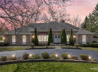 1452 Country Squire Dr, Geneva, IL 60134