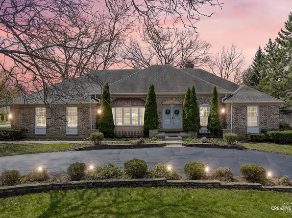 1452 Country Squire Dr, Geneva, IL 60134