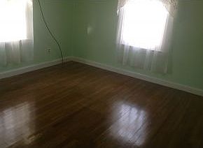 5th image of 406 W Hollis St