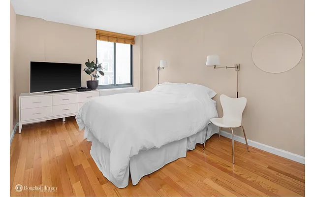 Rented by Douglas Elliman | media 10