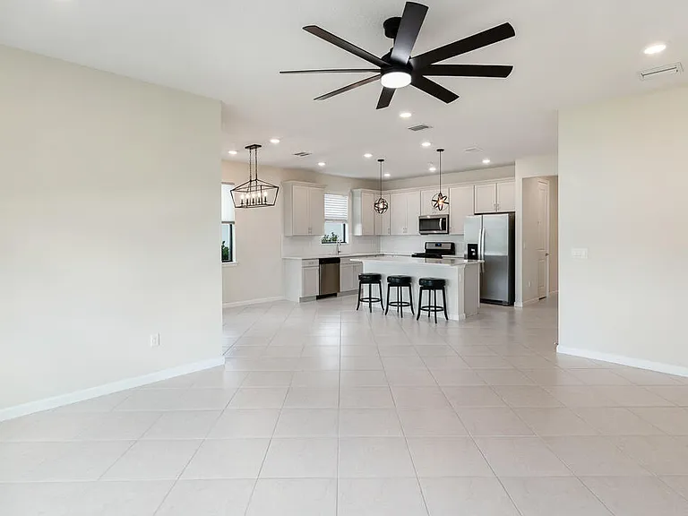 471 SE Vallarta Dr — Photo 16