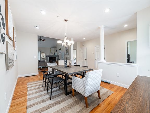 5th image of 53 Mayflower Dr Unit 53