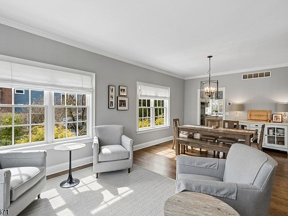 5th image of 44 Millbrook Rd