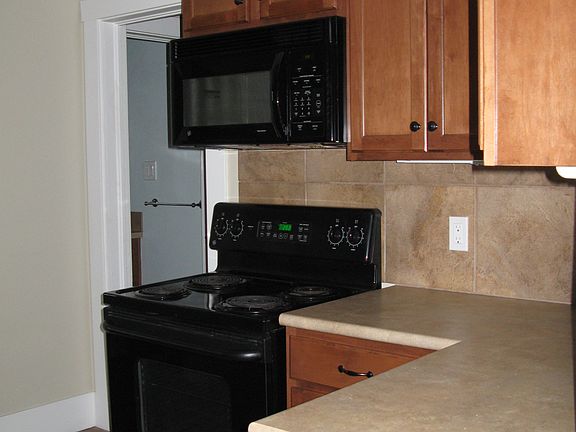 5th image of 1472 E Emerson Ave