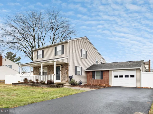 4 Fols Crescent Ave, New Castle, DE 19720