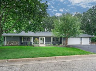 4997 Iroquois Blvd, Clarkston, MI 48348