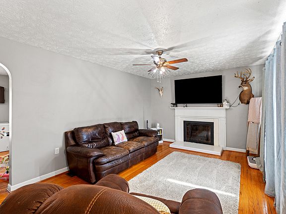 3rd image of 108 Mildred Ct