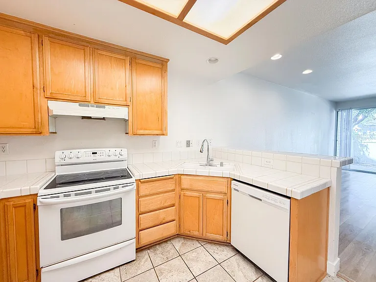 2527 Baywood Way — Photo 6