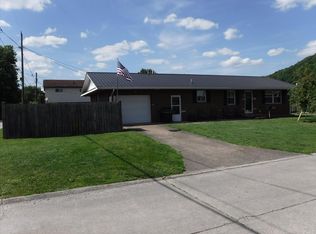 102 Elm St, Nitro, WV 25143