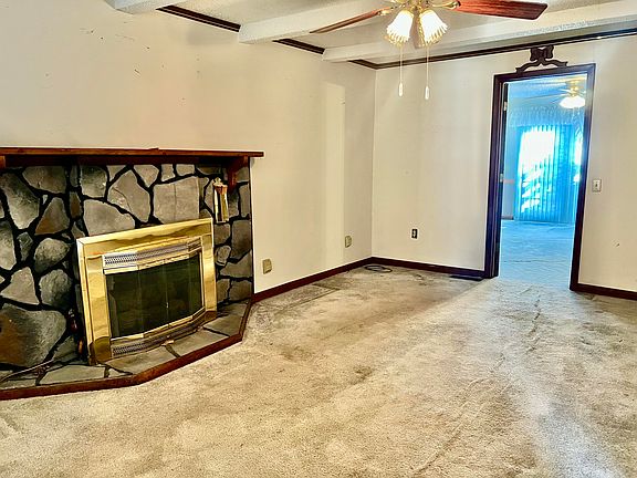 3rd image of 822 Summers St