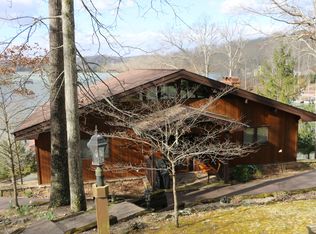 615 Deerwood Ln, La Follette, TN 37766