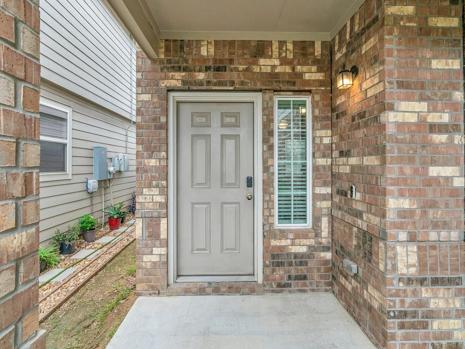 4 bed, 2.5 bath, 1955 sqft, $2,250 — Photo 3