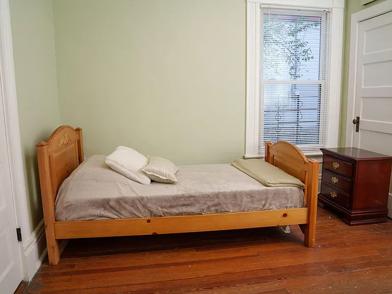 326 Blackburn Ave — Photo 8