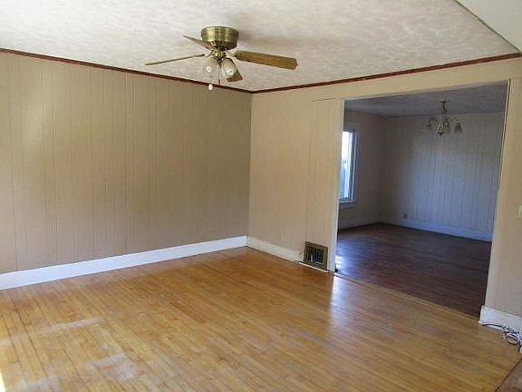 3rd image of 305 1st Ave N