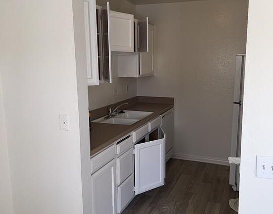 5th image of 2625 S Sepulveda Blvd APT 3