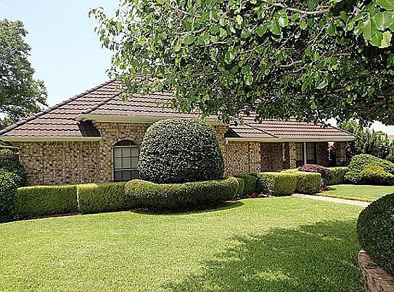 2nd image of 300 Carolyn Dr