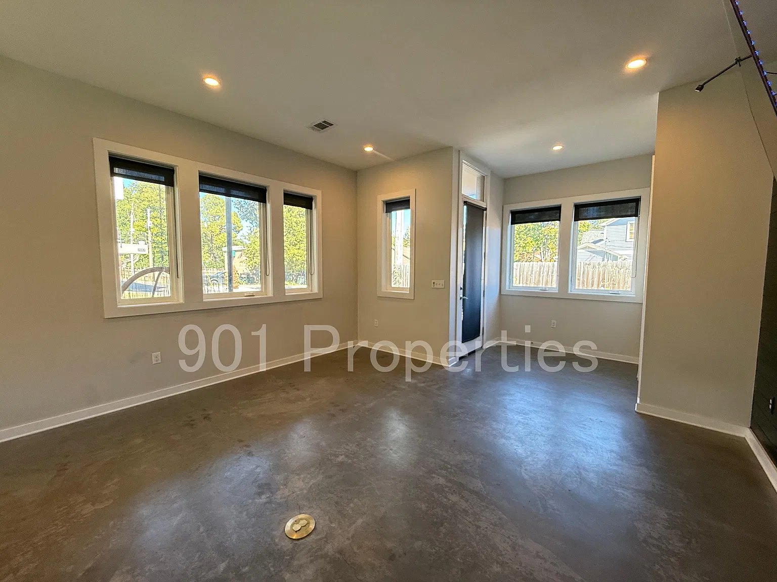 4 bed, 3.5 bath, 3200 sqft, $3,700 — Photo 3