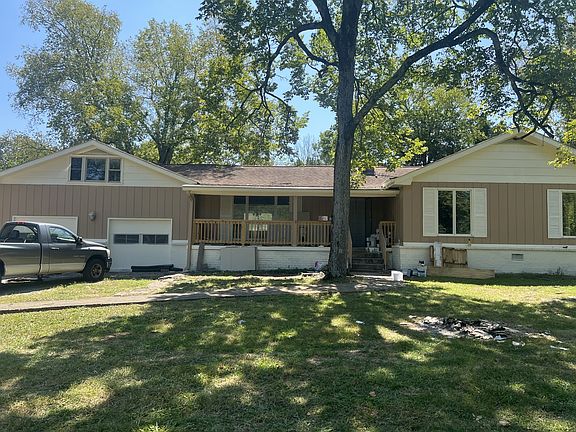 2nd image of 115 Oakmont Dr
