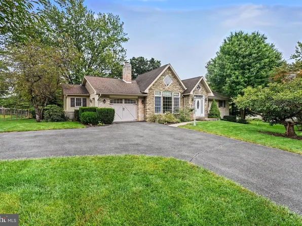 9892 McCreary Rd, Shippensburg, PA 17257