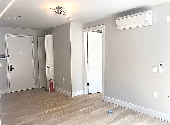 3rd image of 201 Clifton Pl #1B
