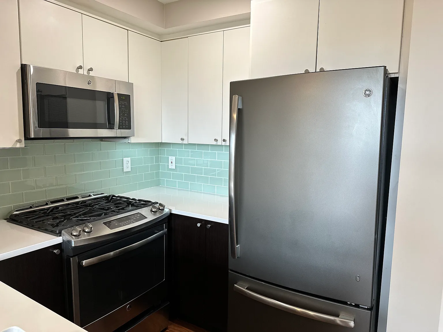 2 bed, 720 sqft, $2,000 — Photo 3