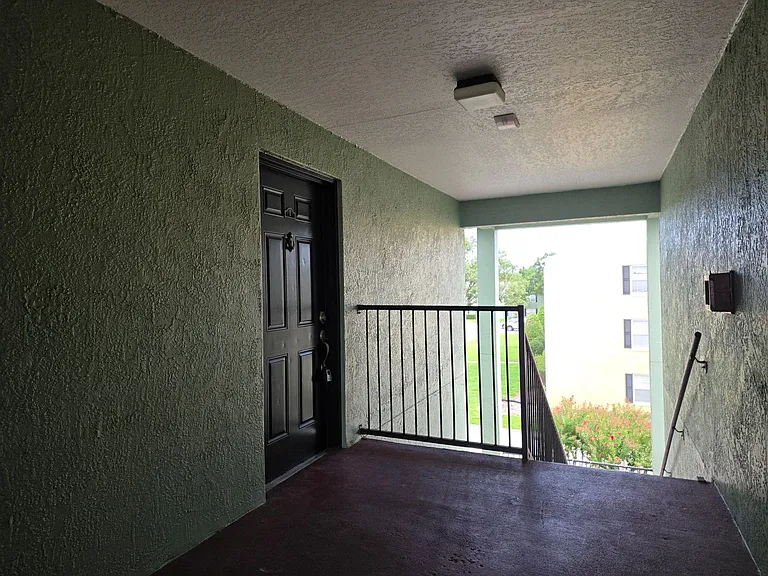 2031 Dixie Belle Dr #I — Photo 2