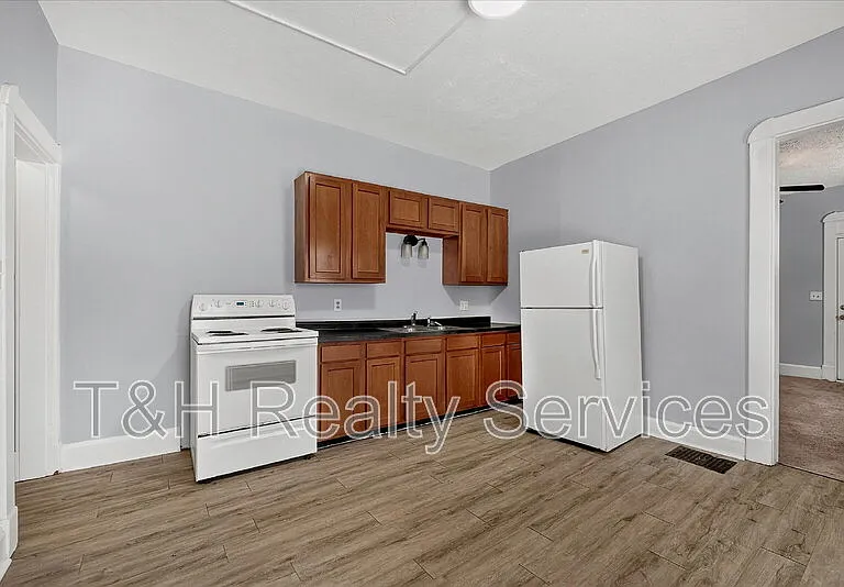 100 N Muessing St — Photo 13