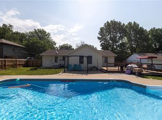 3328 NE Mohawk Ln, Kansas City, MO 64116