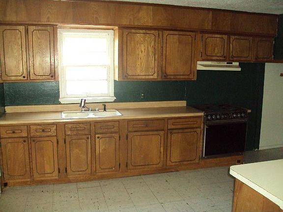 3rd image of 2710 NW 25th St