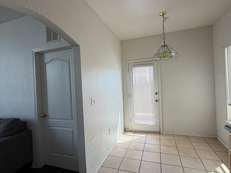 637 Villa Victoria Pl — Photo 6