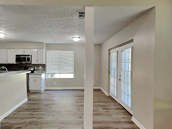 3rd image of 8602 Creekwood Way