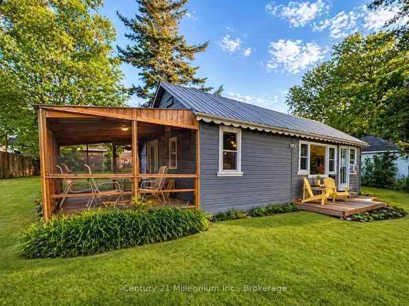 457 Mosley St, Wasaga Beach, ON L9Z 2J4