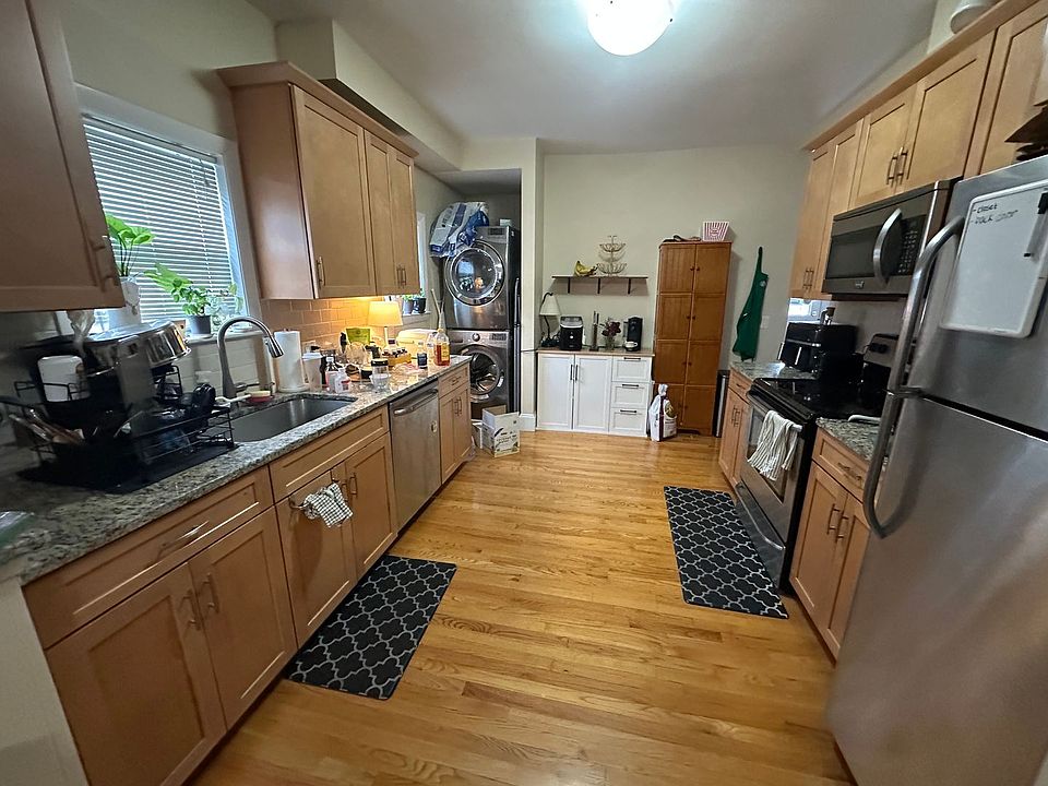 1st image of 391-393 Washington St #393-3