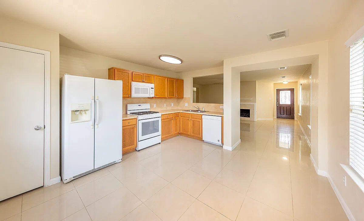 3 bed, 1575 sqft, $1,900 — Photo 3