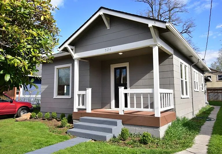 524 NE 2nd Ave — Photo 1