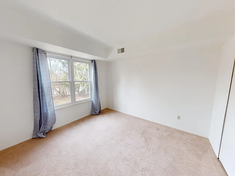 2221 S Huron Pkwy #4 — Photo 14