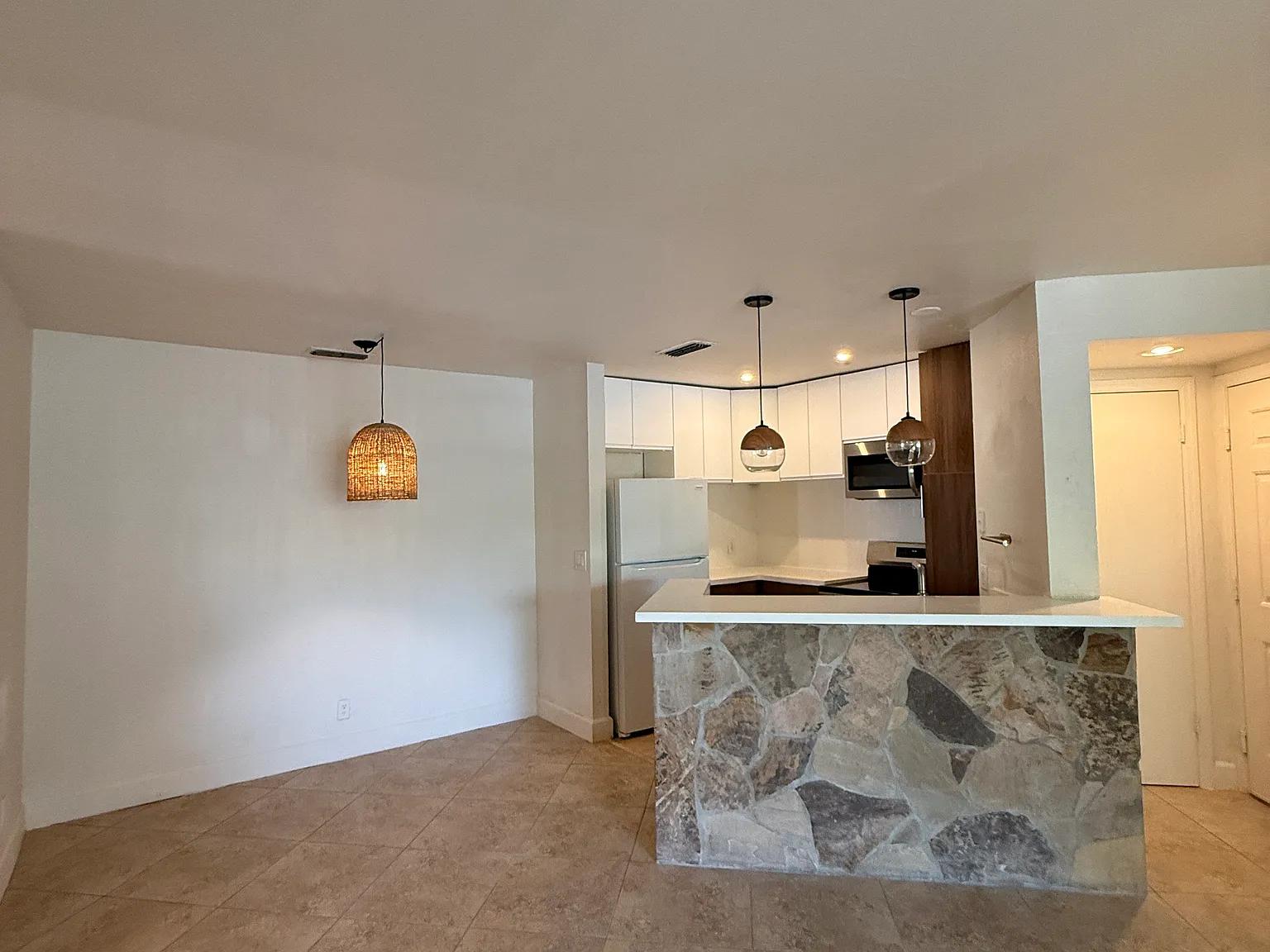 2 bed, 1100 sqft, $2,100 — Photo 2