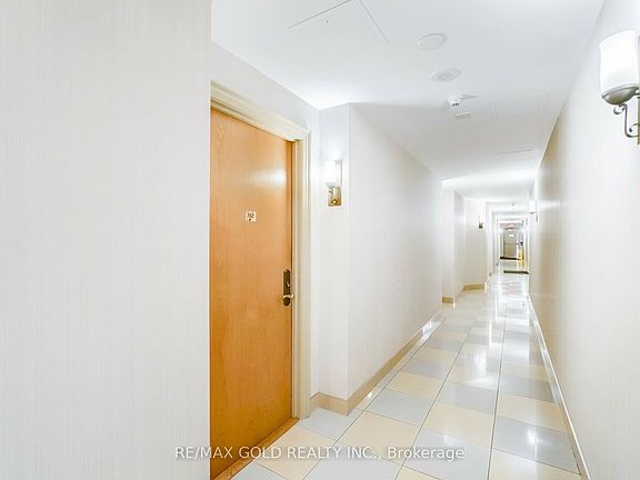 4th image of 220 Forum Dr Townhouse 102