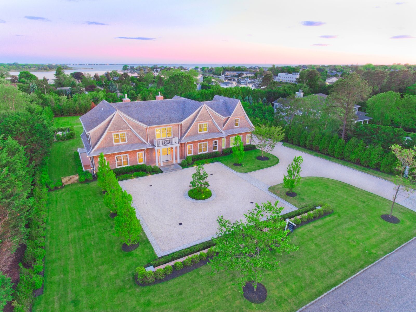 26 Parrish Pond Ln, Southampton, NY 11968 Out East