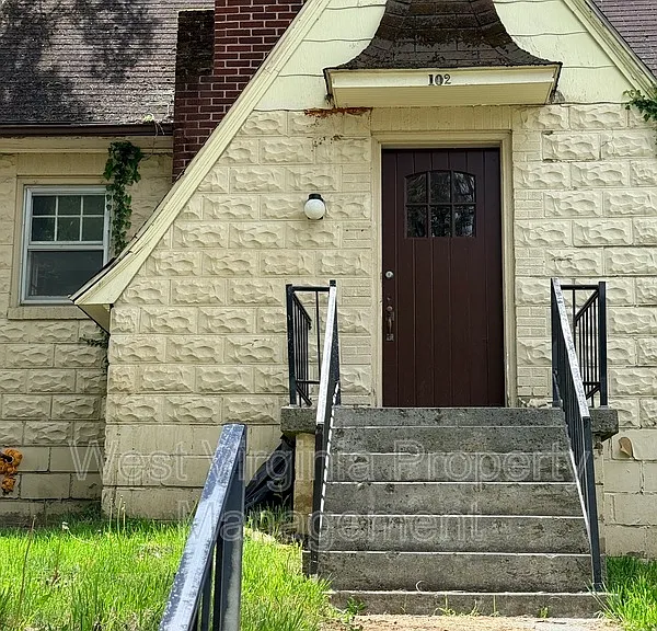 102 Temple St — Photo 1