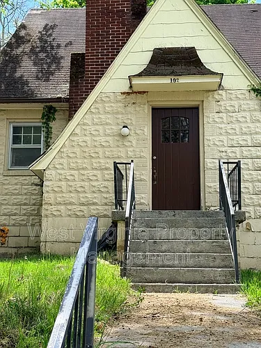 102 Temple St Photo 1