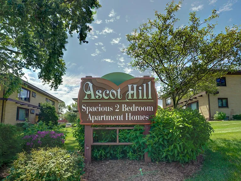 4910 Ascot Ln #2 — Photo 29