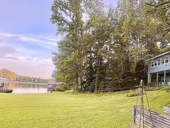 2nd image of 318 Lake Shore Dr
