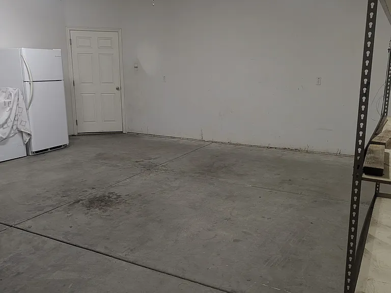 372 Megan Cir — Photo 31
