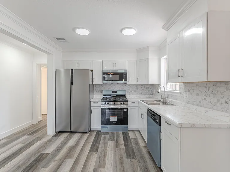 10126 Pine Moss Dr — Photo 11