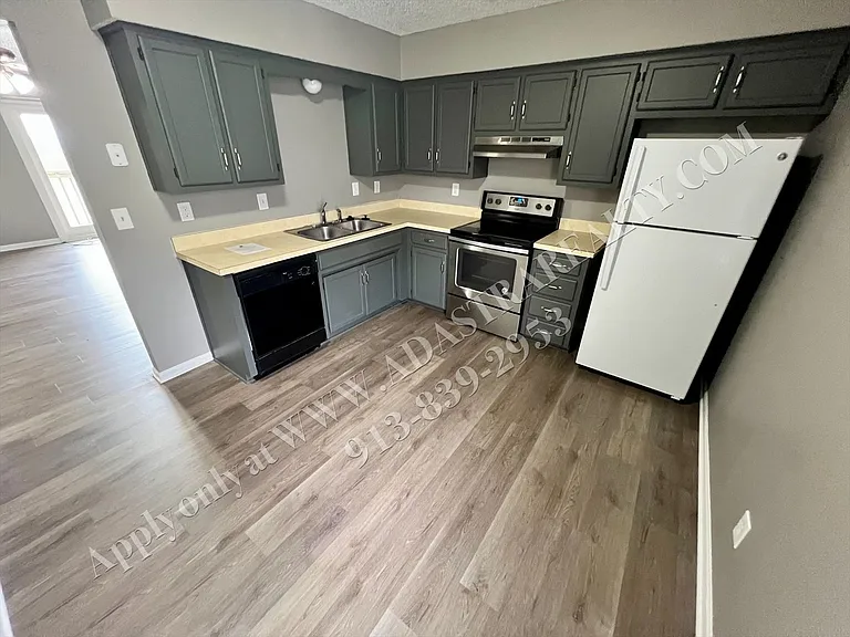 223 NW Barr Rd, Grain Valley, MO 64029 — Photo 8