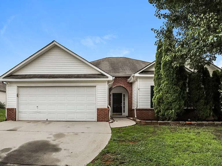 5280 Yellow Pine Dr — Photo 1