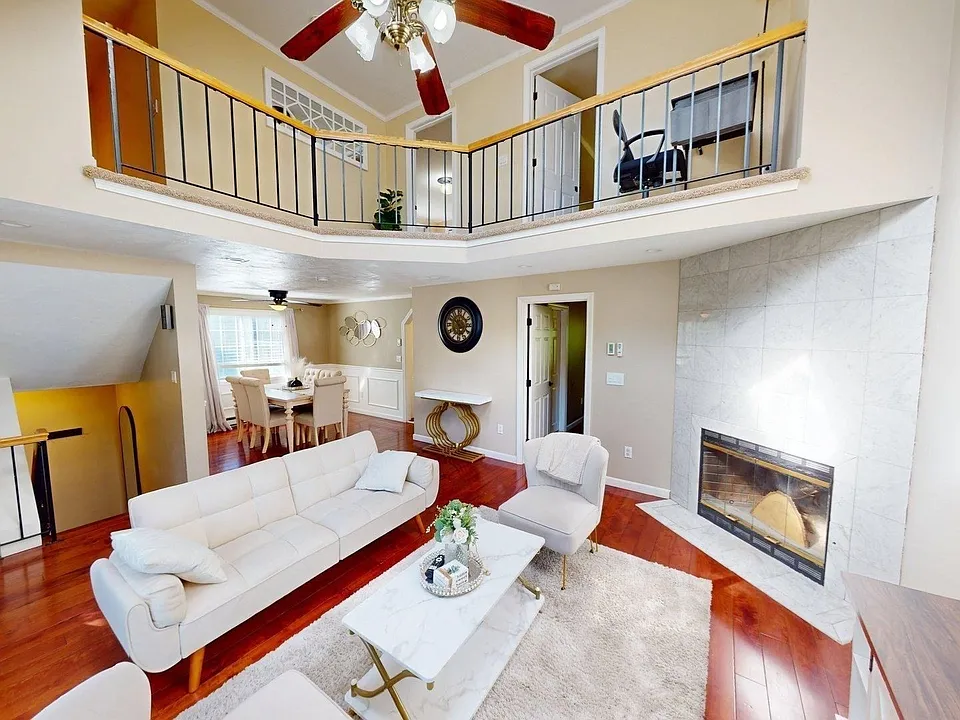 1 Jonathan Cir