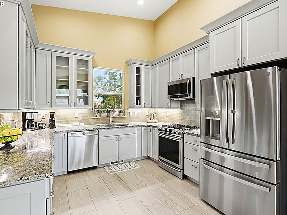 5th image of 170 Blue Heron Ct