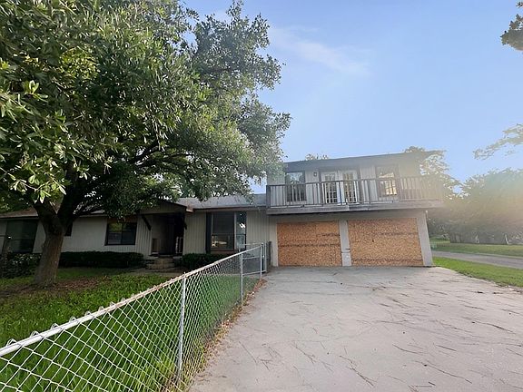 3rd image of 949 Dillon Dr